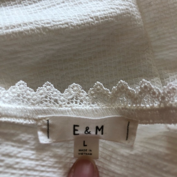 E&M lace puff sleeve top - Picture 6 of 7